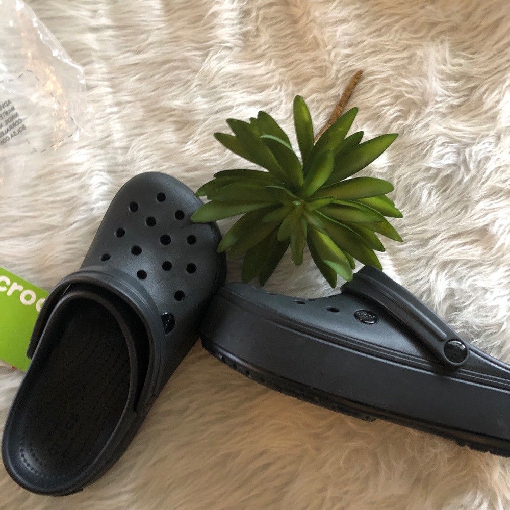 NWT Black Platform Classic Crocs size 7